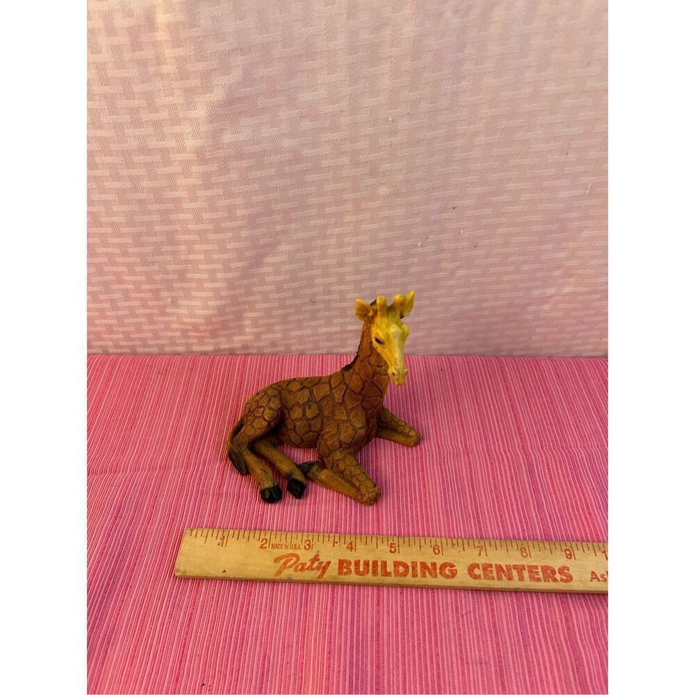 Castagna Giraffe‎ statue made in Italy 1988 marked  5" wide